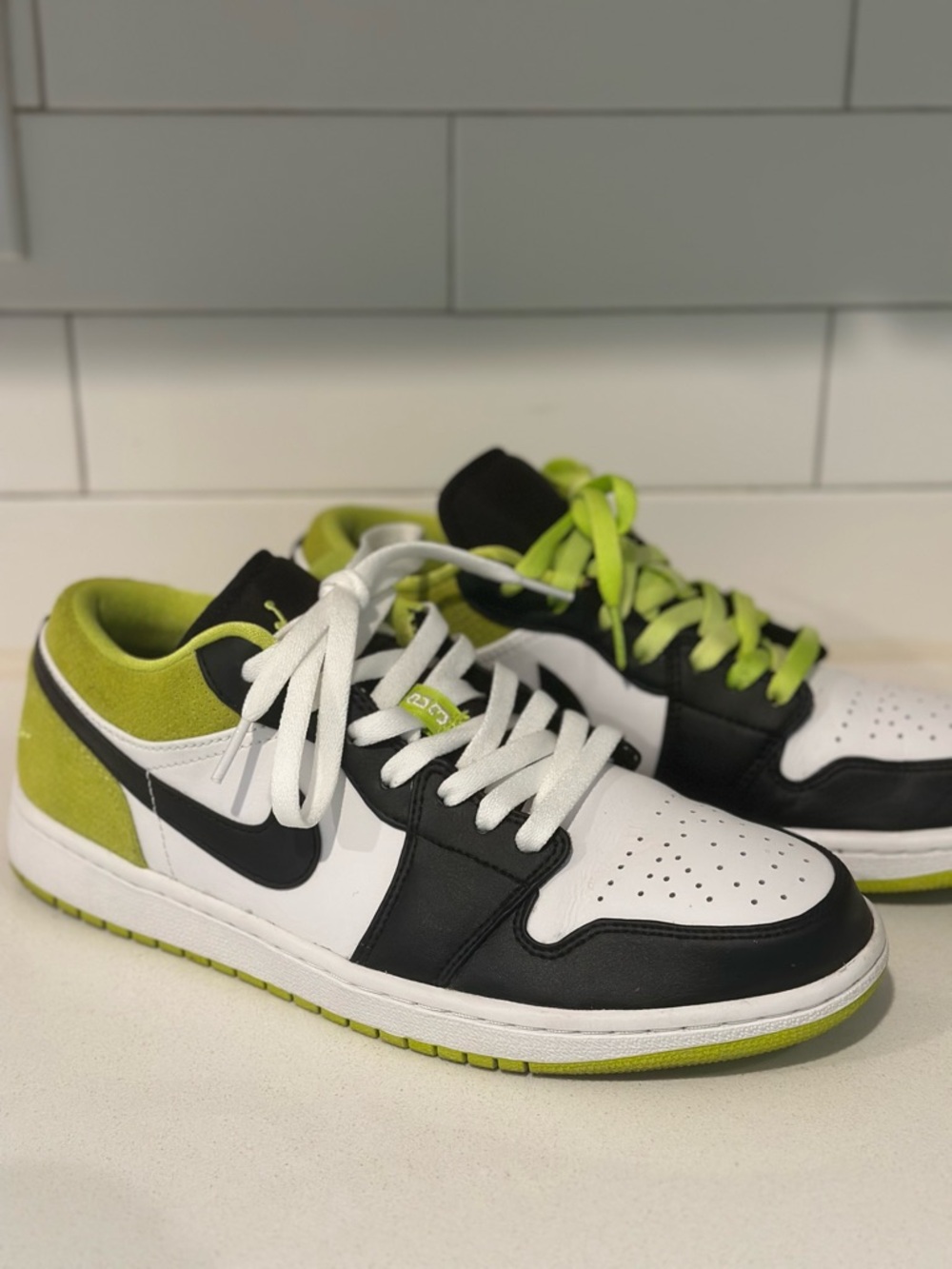 Jordan 1 Low SE "Green Glow" sneakers